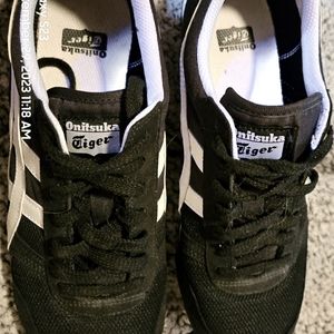 Onitsuka Tiger ASICS Mens Ultimate 81 Sneakers Size: 7 Mens
